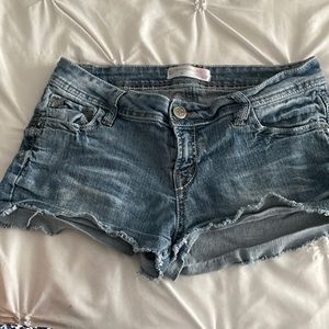 No boundaries Jean cut off shorts